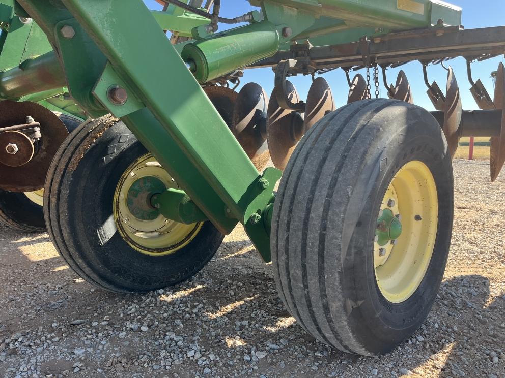 Image for 2004 John Deere 637