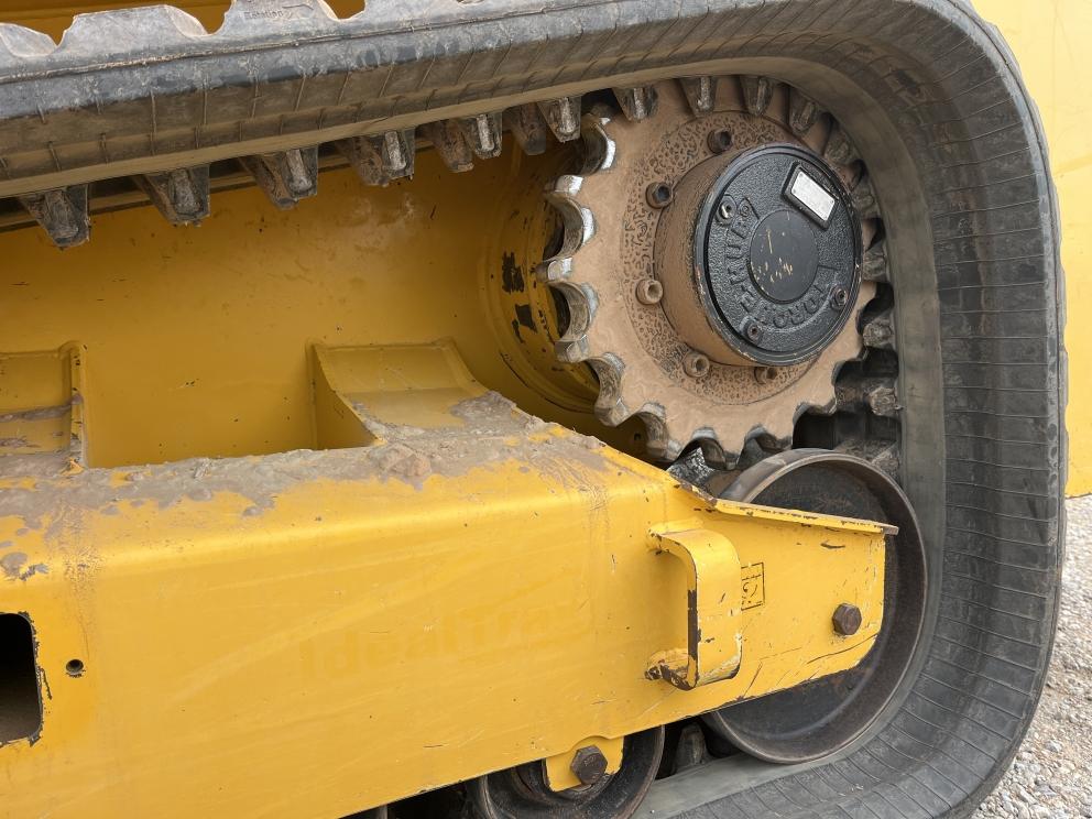 Image for 2021 Gehl RT215