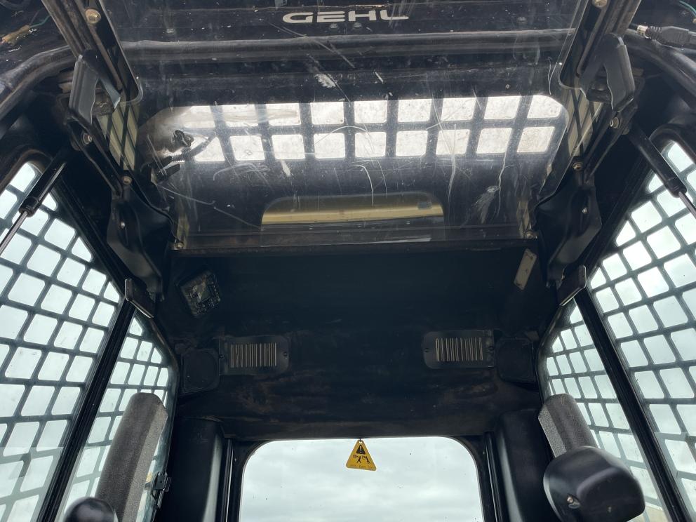 Image for 2021 Gehl RT215