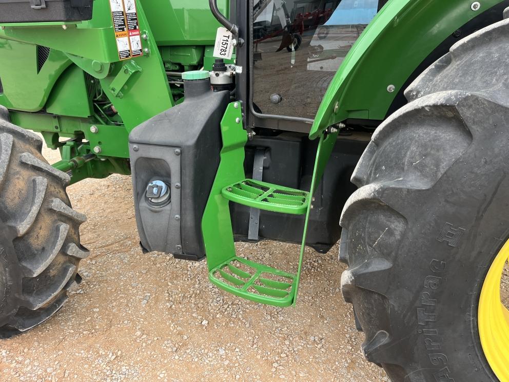 Image for 2015 John Deere 5100E