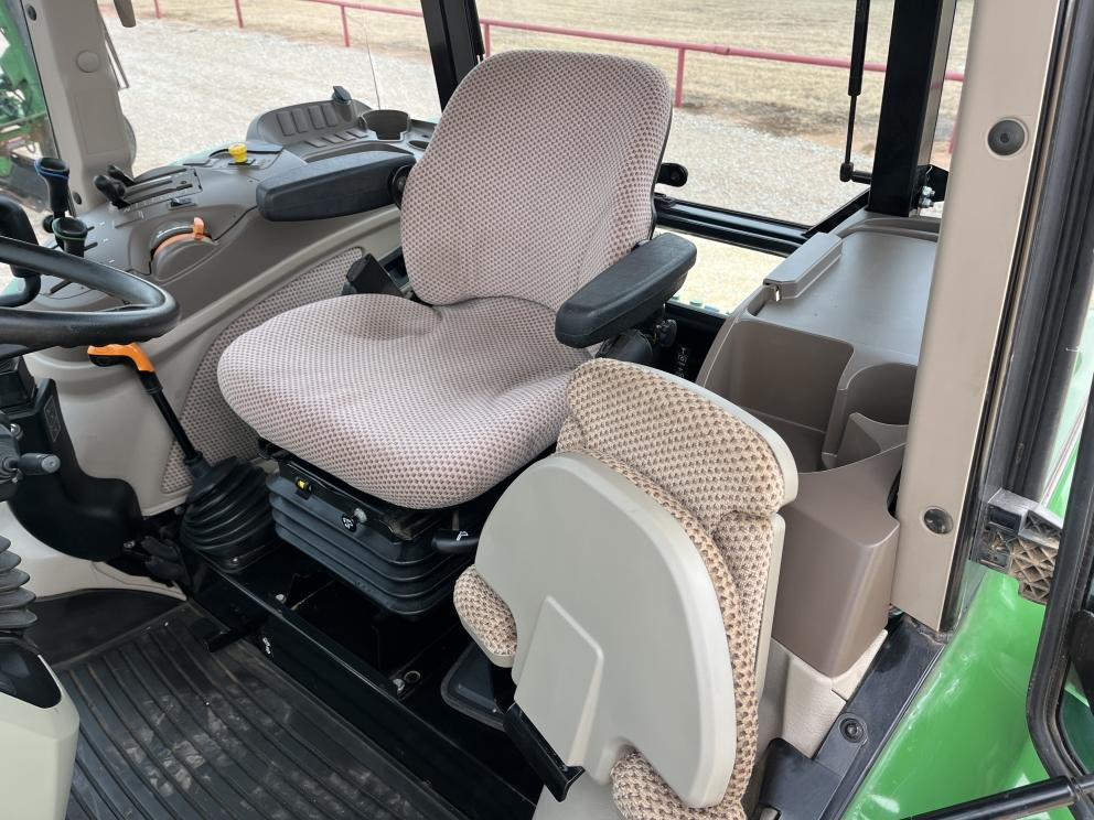 Image for 2015 John Deere 5100E