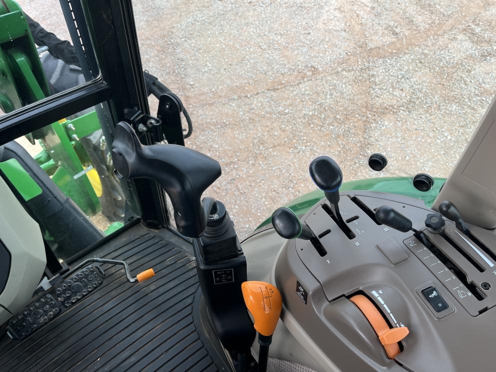 Image for 2015 John Deere 5100E