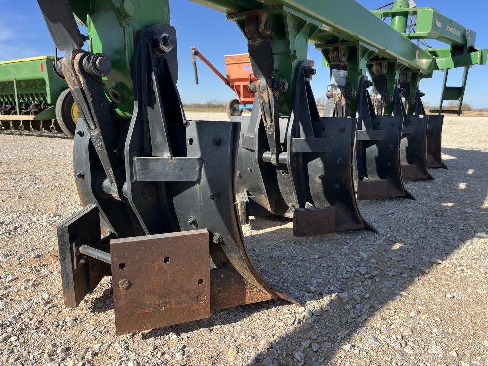 Image for 2018 John Deere 975