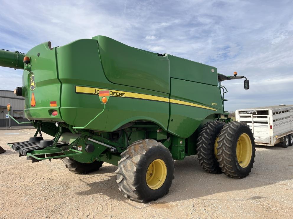Image for 2013 John Deere S670