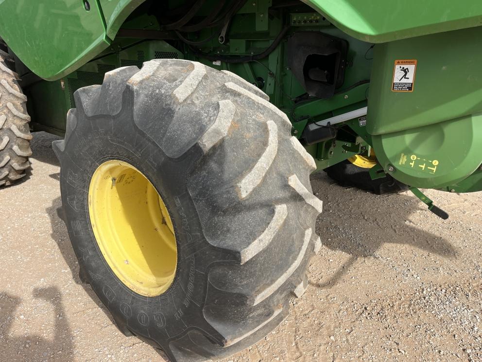Image for 2013 John Deere S670