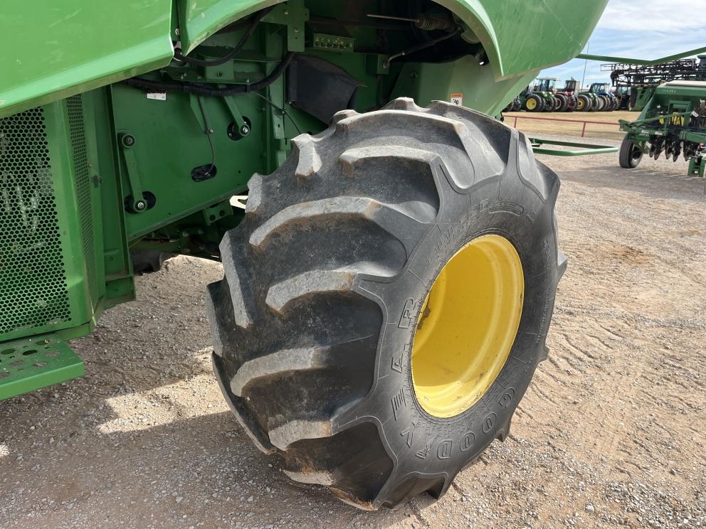 Image for 2013 John Deere S670