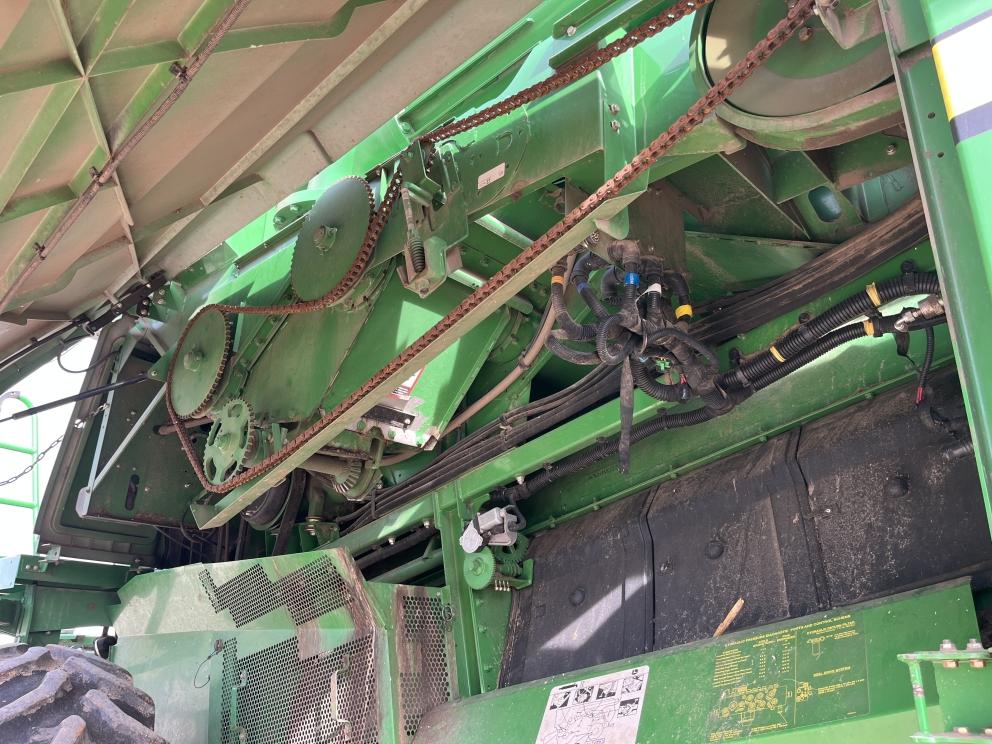 Image for 2013 John Deere S670