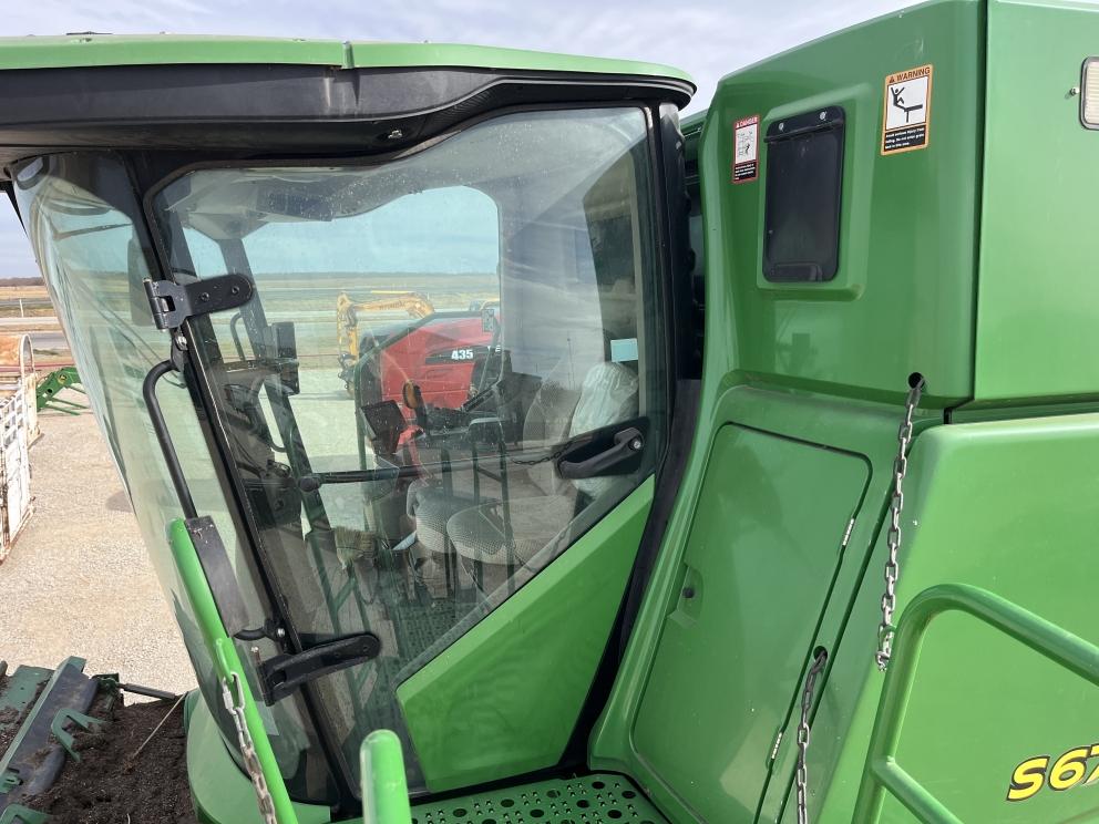 Image for 2013 John Deere S670