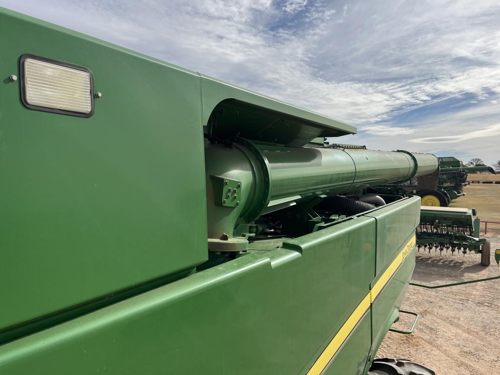 Image for 2013 John Deere S670