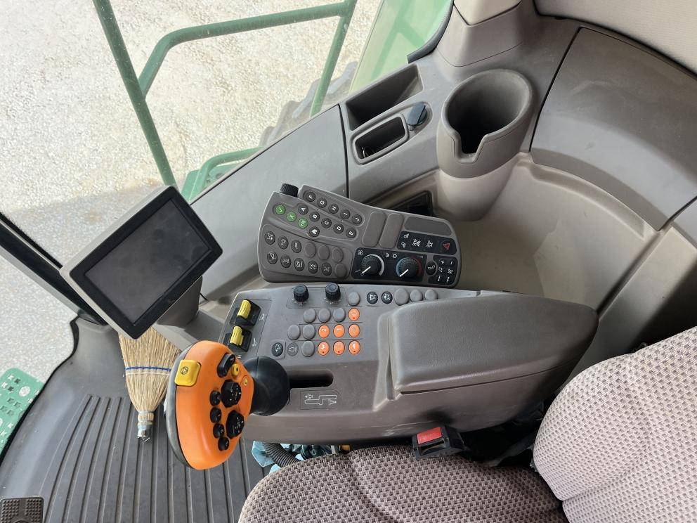 Image for 2013 John Deere S670