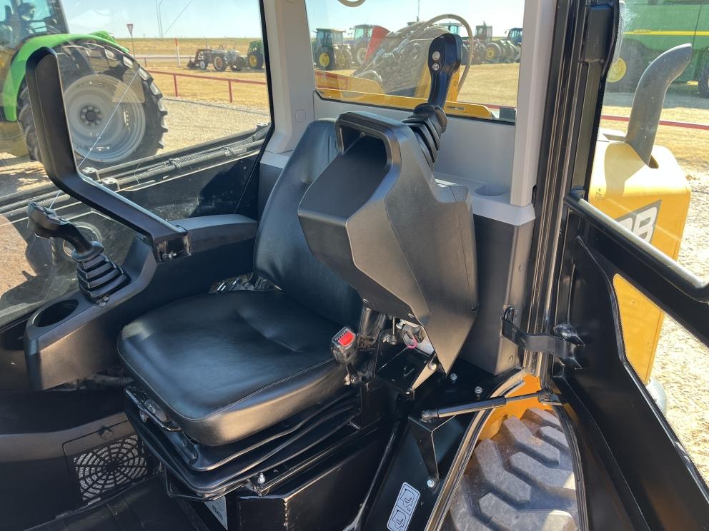 Image for 2020 JCB 3TS-8W