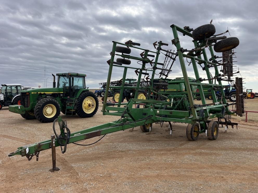 Image for 2000 John Deere 680