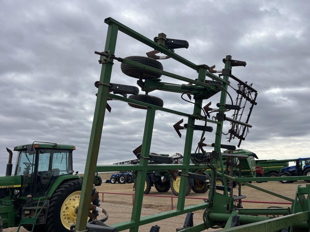 Image for 2000 John Deere 680