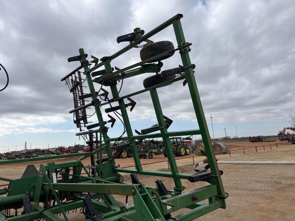 Image for 2000 John Deere 680