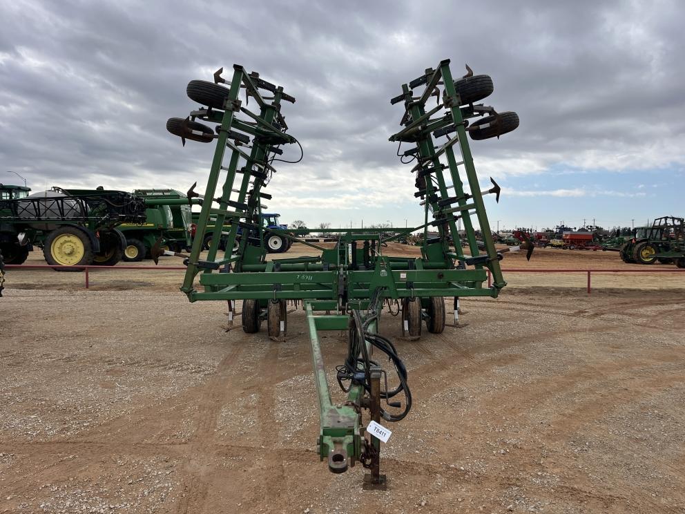 Image for 2000 John Deere 680