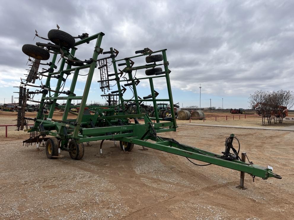 Image for 2000 John Deere 680