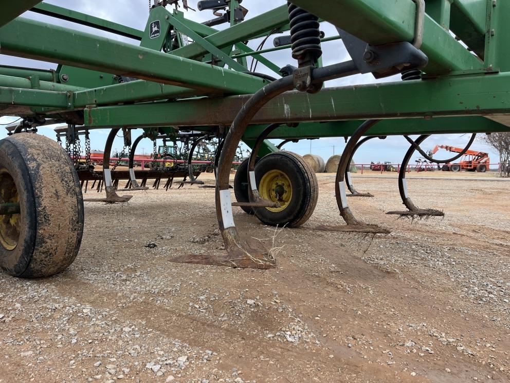 Image for 2000 John Deere 680