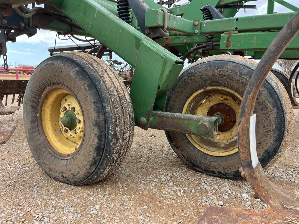 Image for 2000 John Deere 680