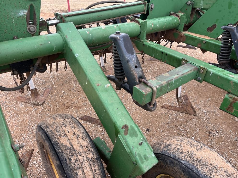 Image for 2000 John Deere 680