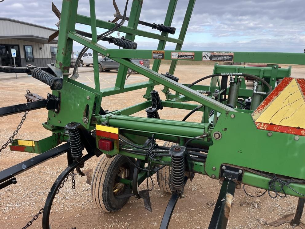 Image for 2000 John Deere 680