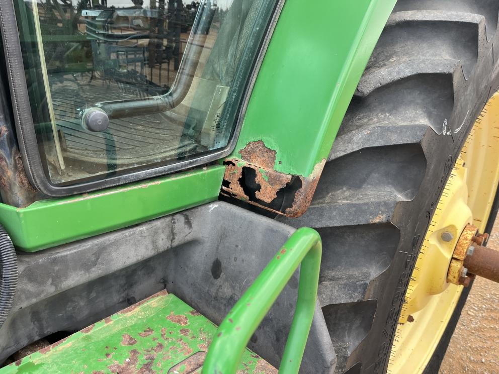 Image for 1998 John Deere 8300