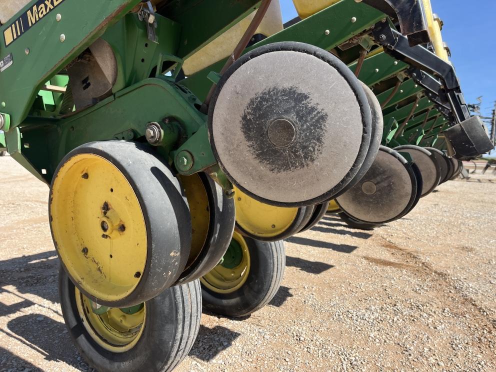 Image for John Deere 7200