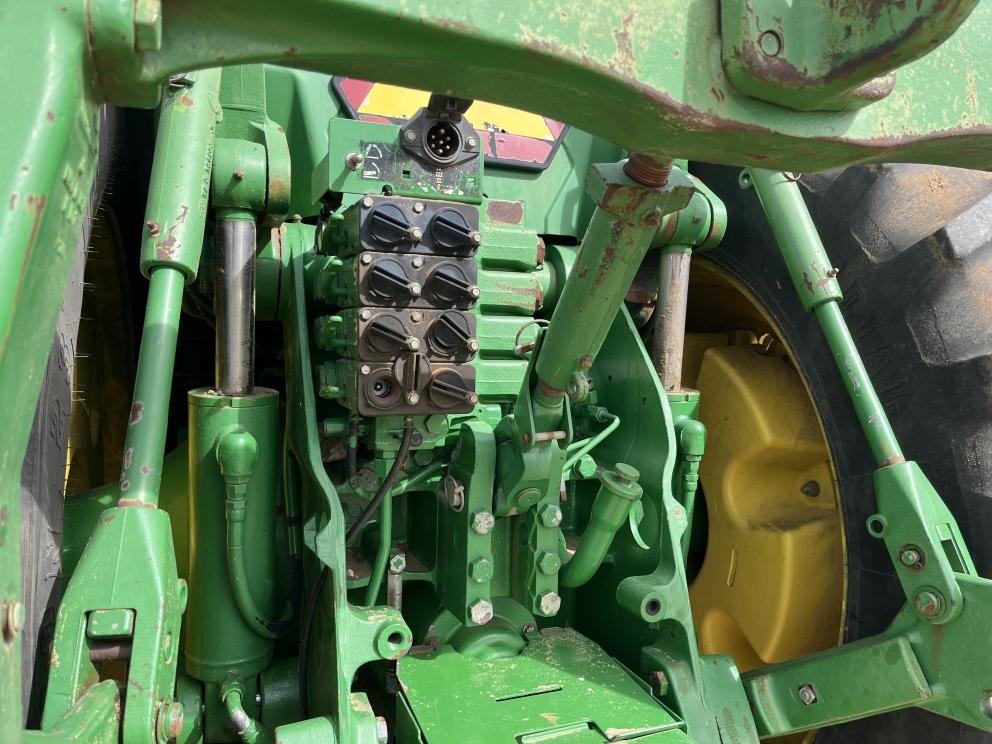 Image for 1999 John Deere 8400