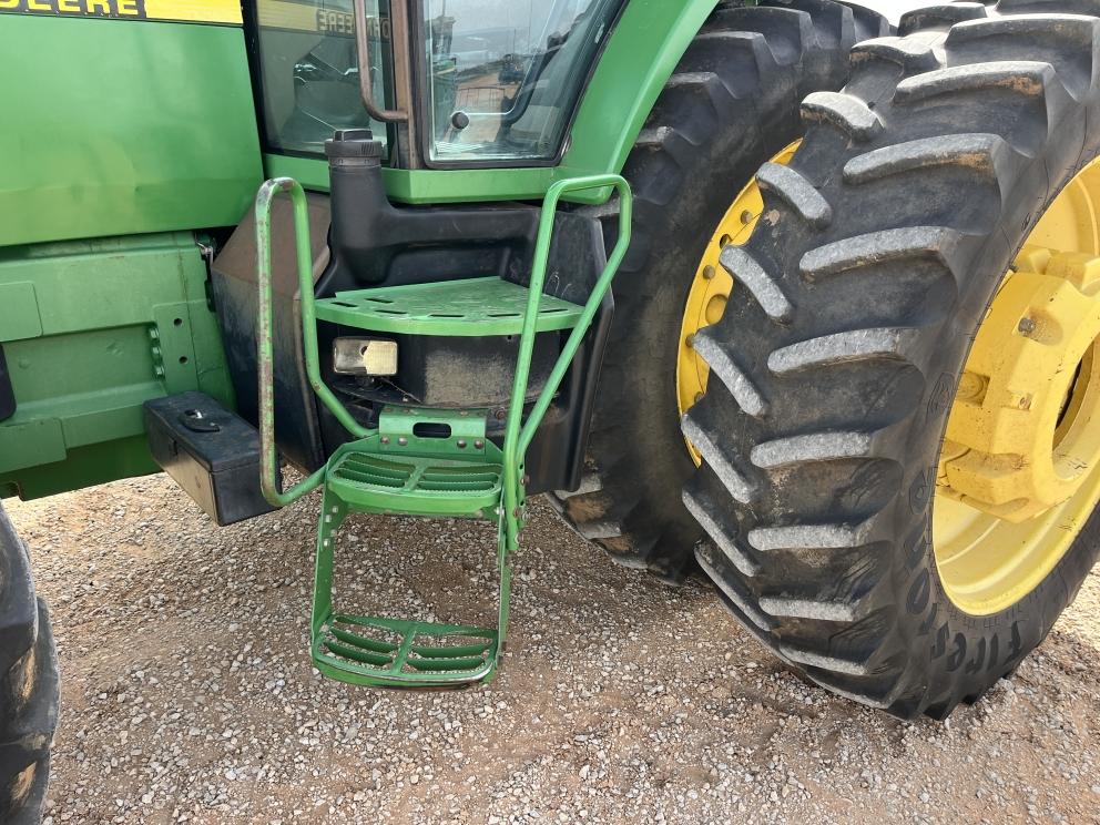 Image for 1999 John Deere 8400