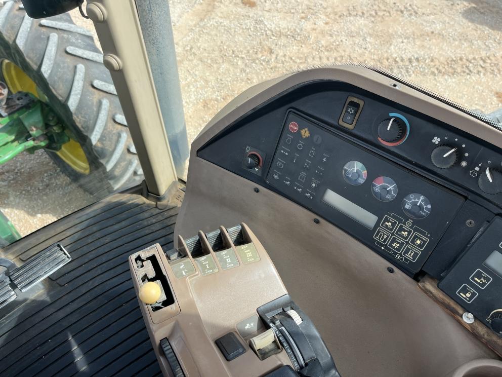 Image for 1999 John Deere 8400