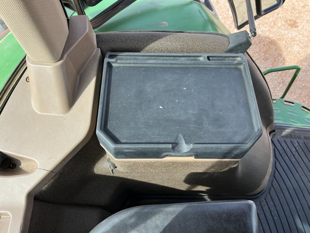 Image for 1999 John Deere 8400