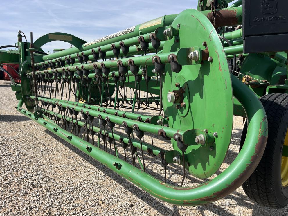 Image for 2004 John Deere 705