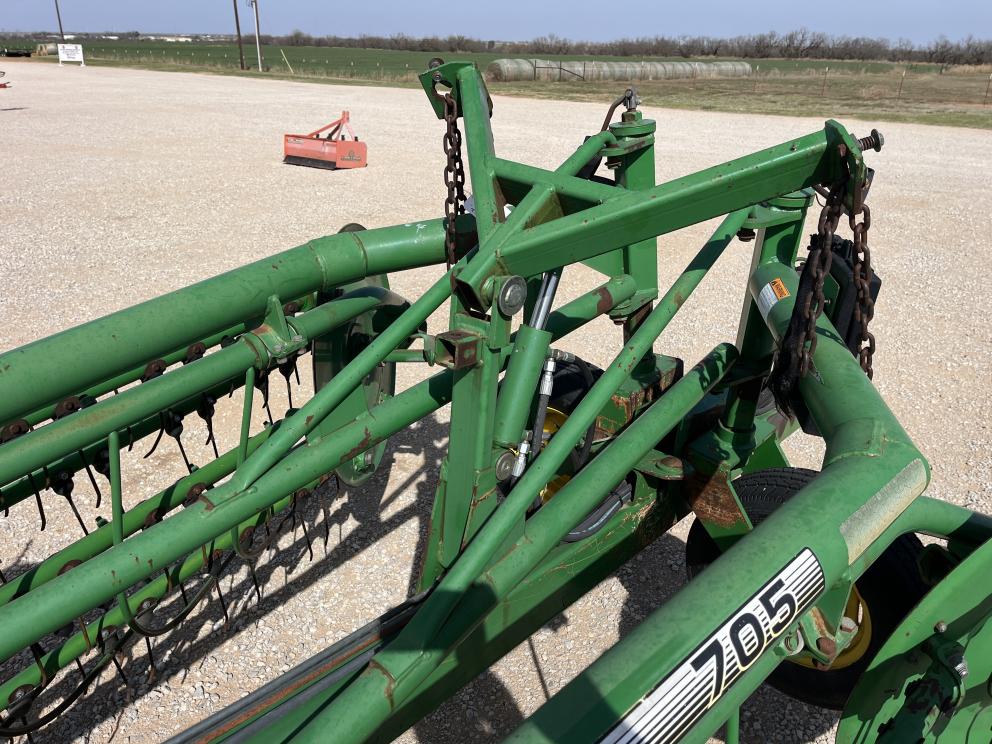 Image for 2004 John Deere 705