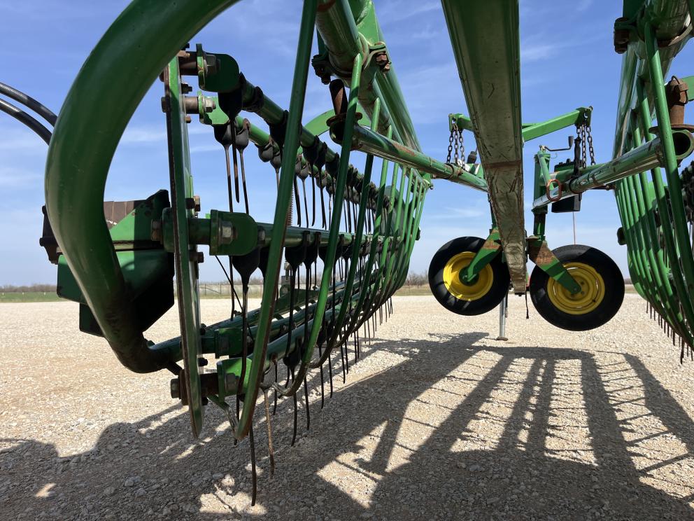 Image for 2004 John Deere 705