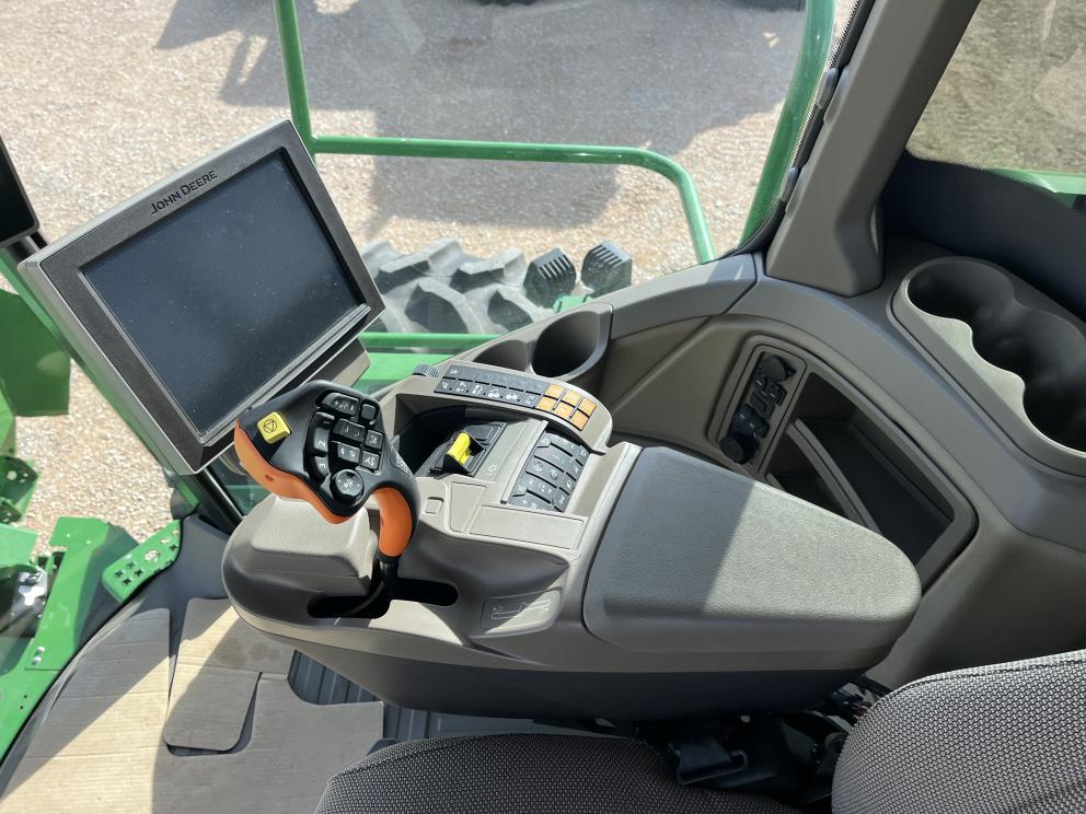 Image for 2023 John Deere W235R