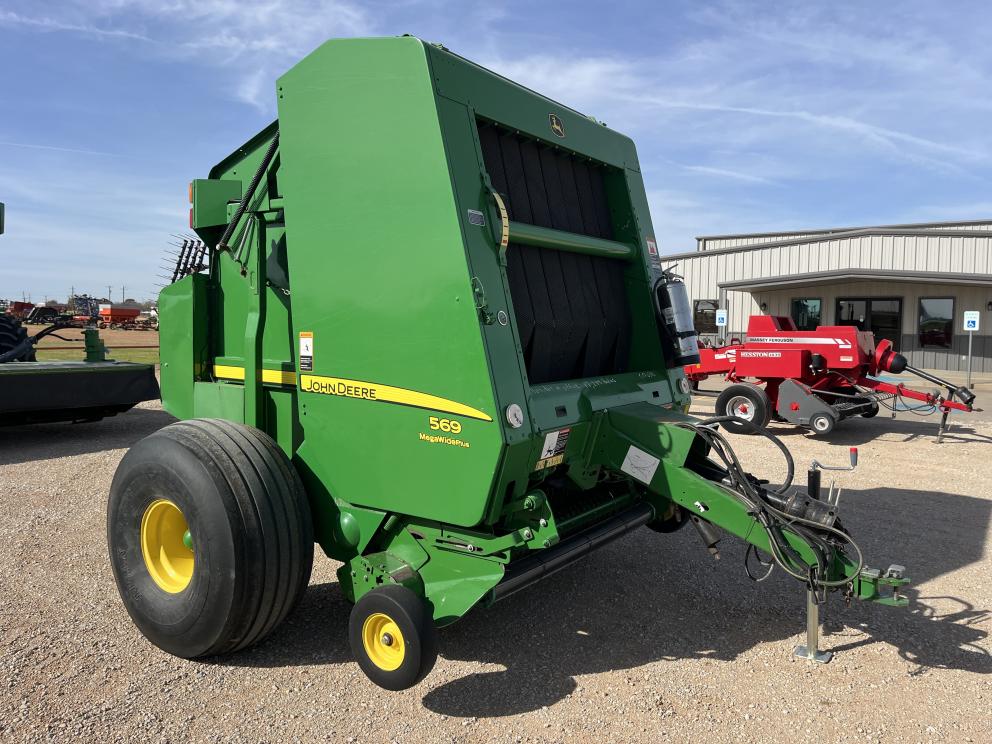 Image for 2015 John Deere 569