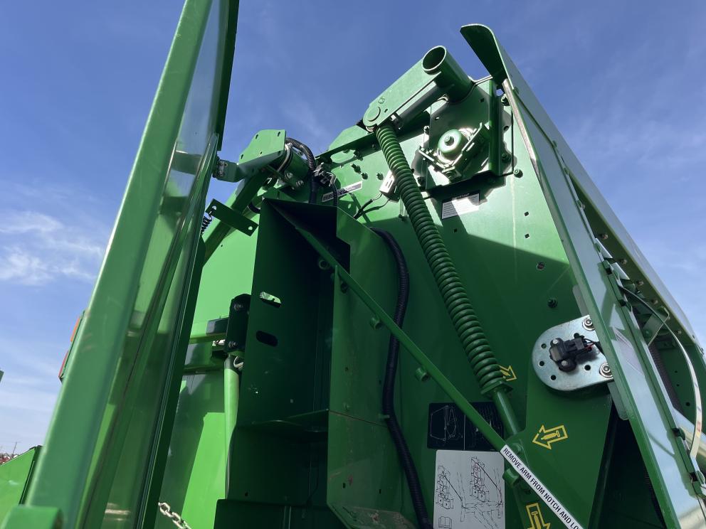 Image for 2015 John Deere 569