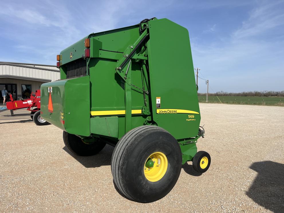 Image for 2015 John Deere 569