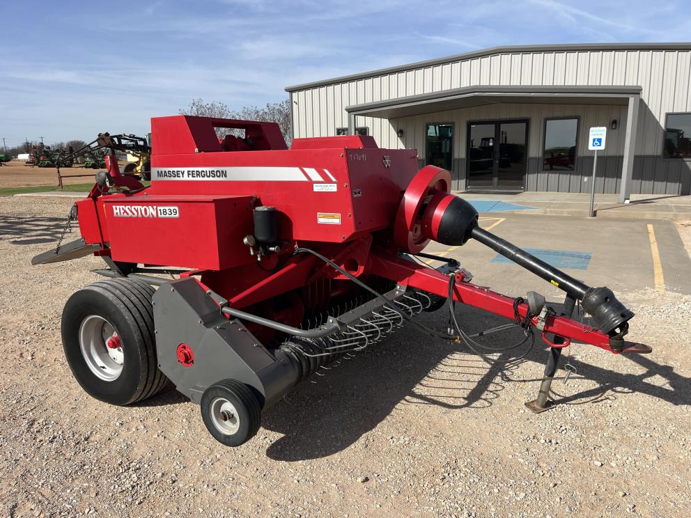 Image for 2011 Massey Ferguson 1839