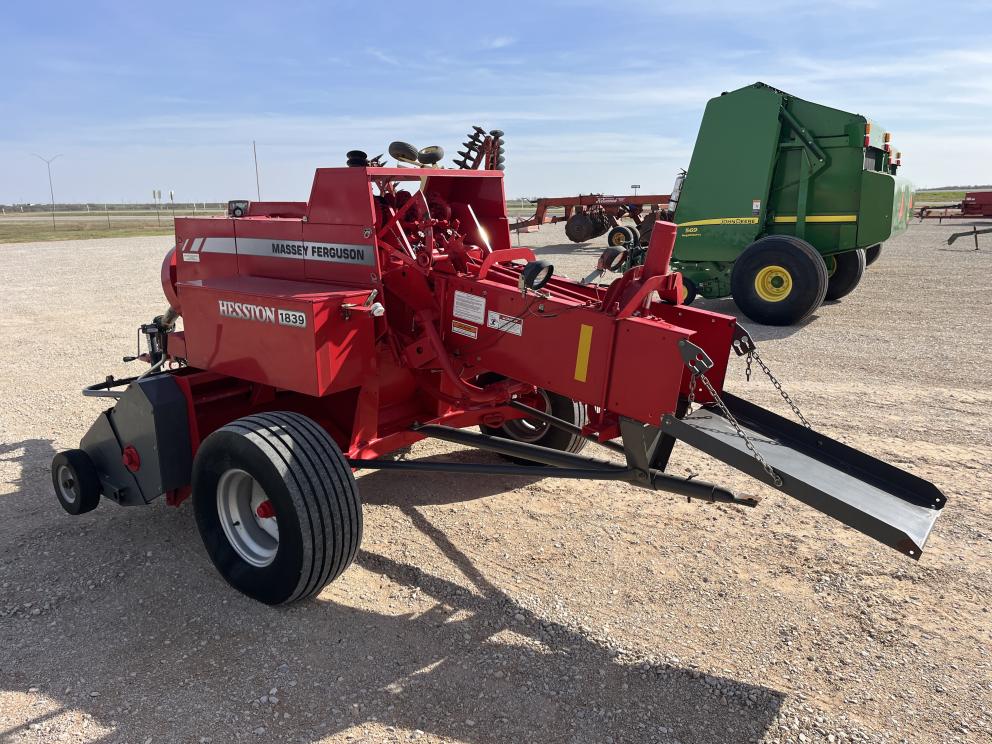 Image for 2011 Massey Ferguson 1839