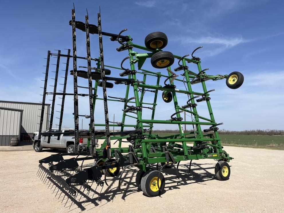 Image for 2014 John Deere 2410