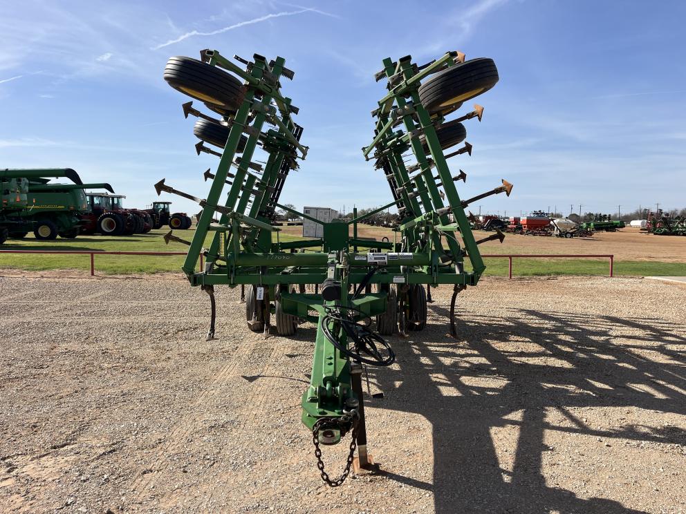 Image for 2009 John Deere 2210