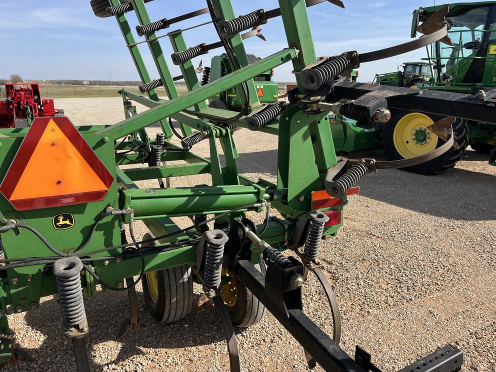 Image for 2009 John Deere 2210