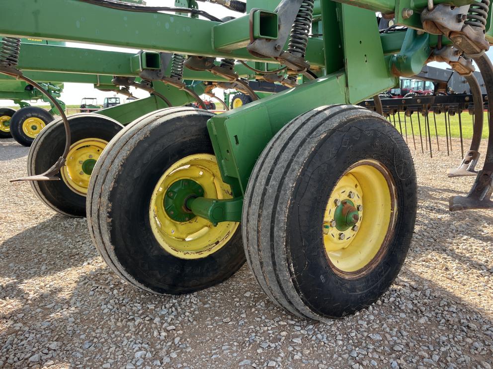 Image for 2009 John Deere 2210