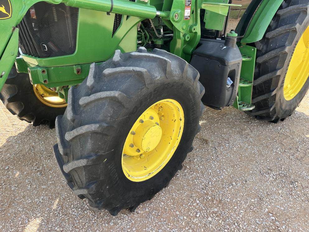 Image for 2022 John Deere 6105E
