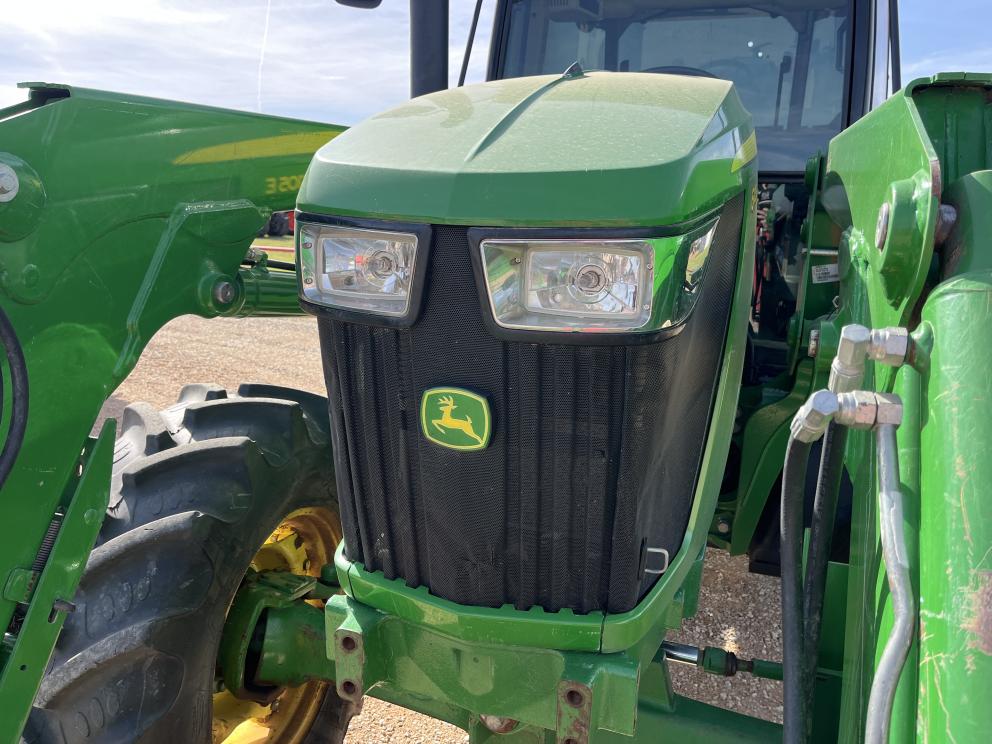 Image for 2022 John Deere 6105E
