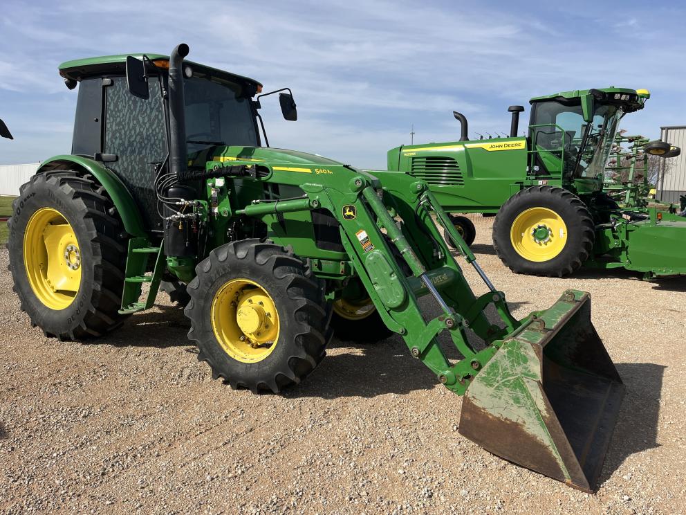Image for 2022 John Deere 6105E