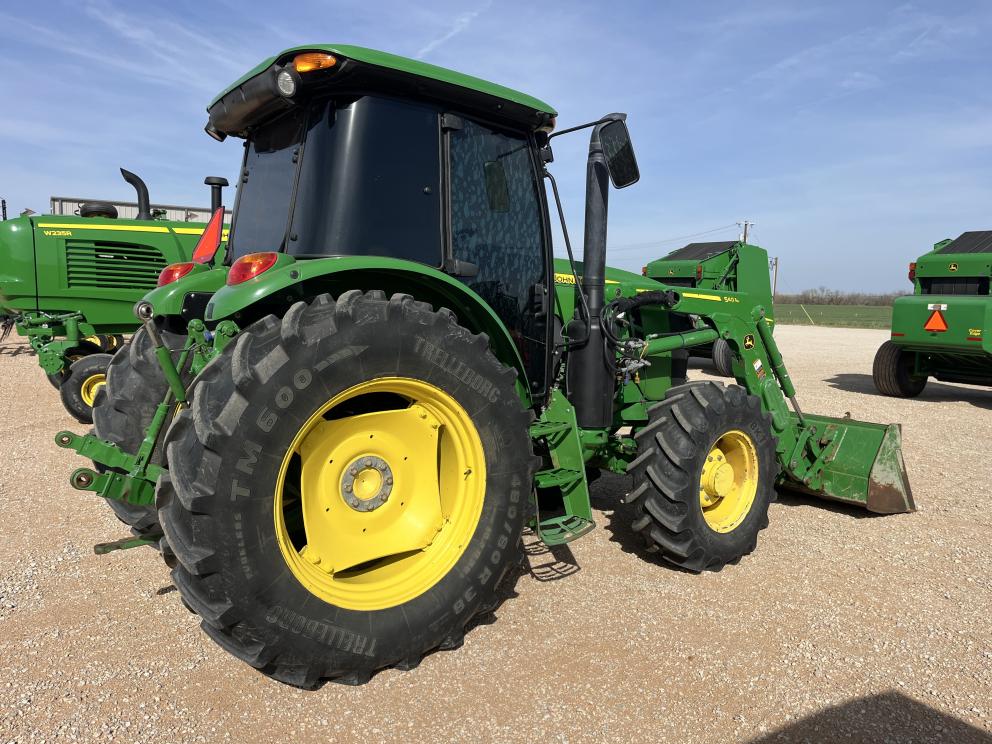 Image for 2022 John Deere 6105E