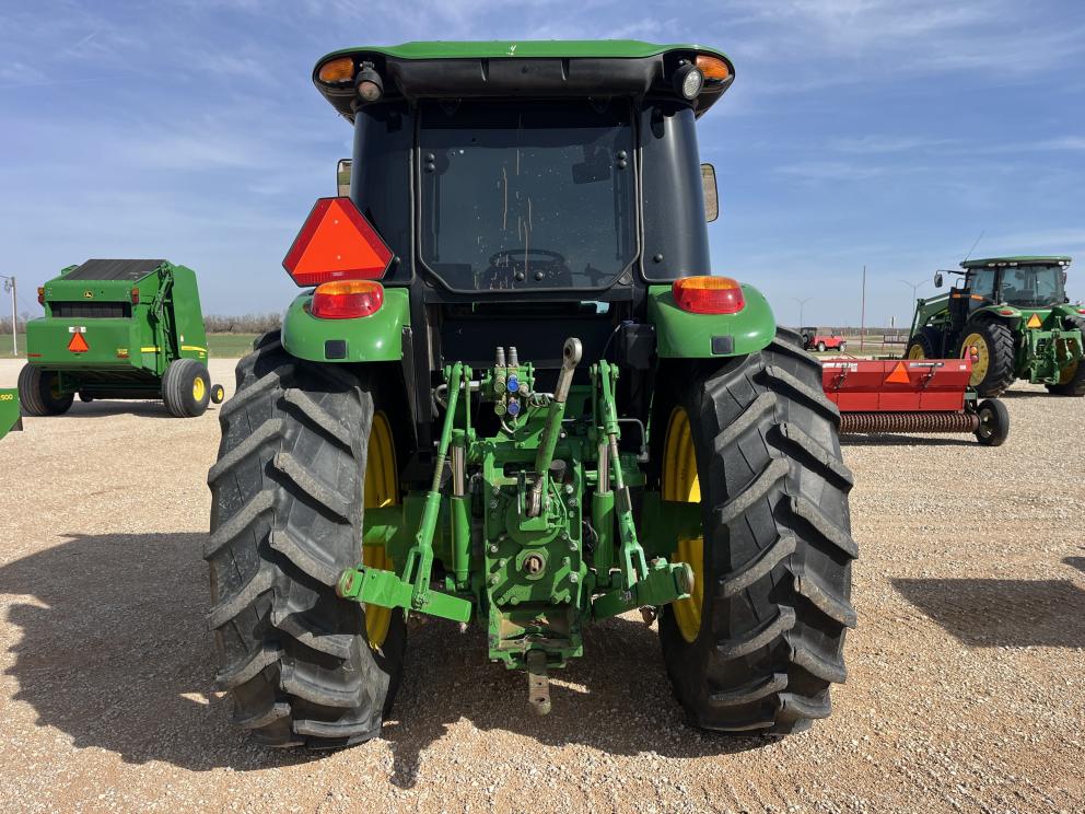 Image for 2022 John Deere 6105E
