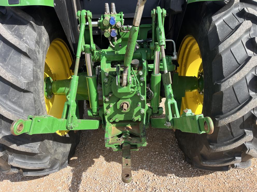 Image for 2022 John Deere 6105E