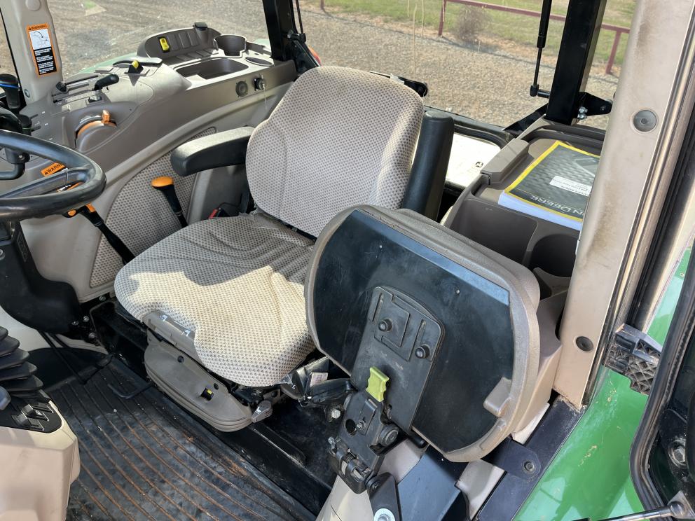 Image for 2022 John Deere 6105E